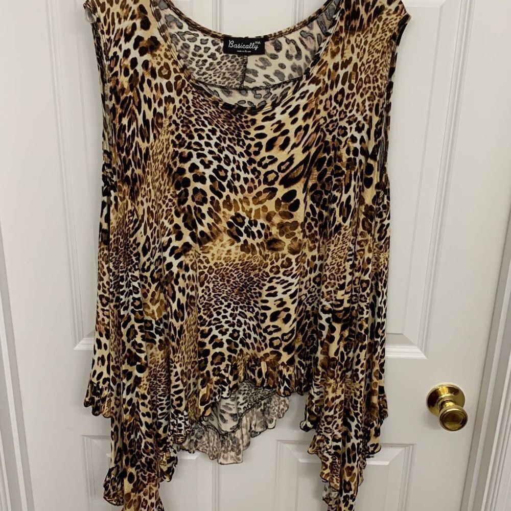 Basically Me Women's Tan Animal Print Asymmetric Hem Sleeveless Top Size Small
